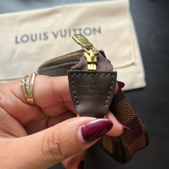 Louis Vuitton Mini Pochette - Damier Ebene - Picture 9 of 12